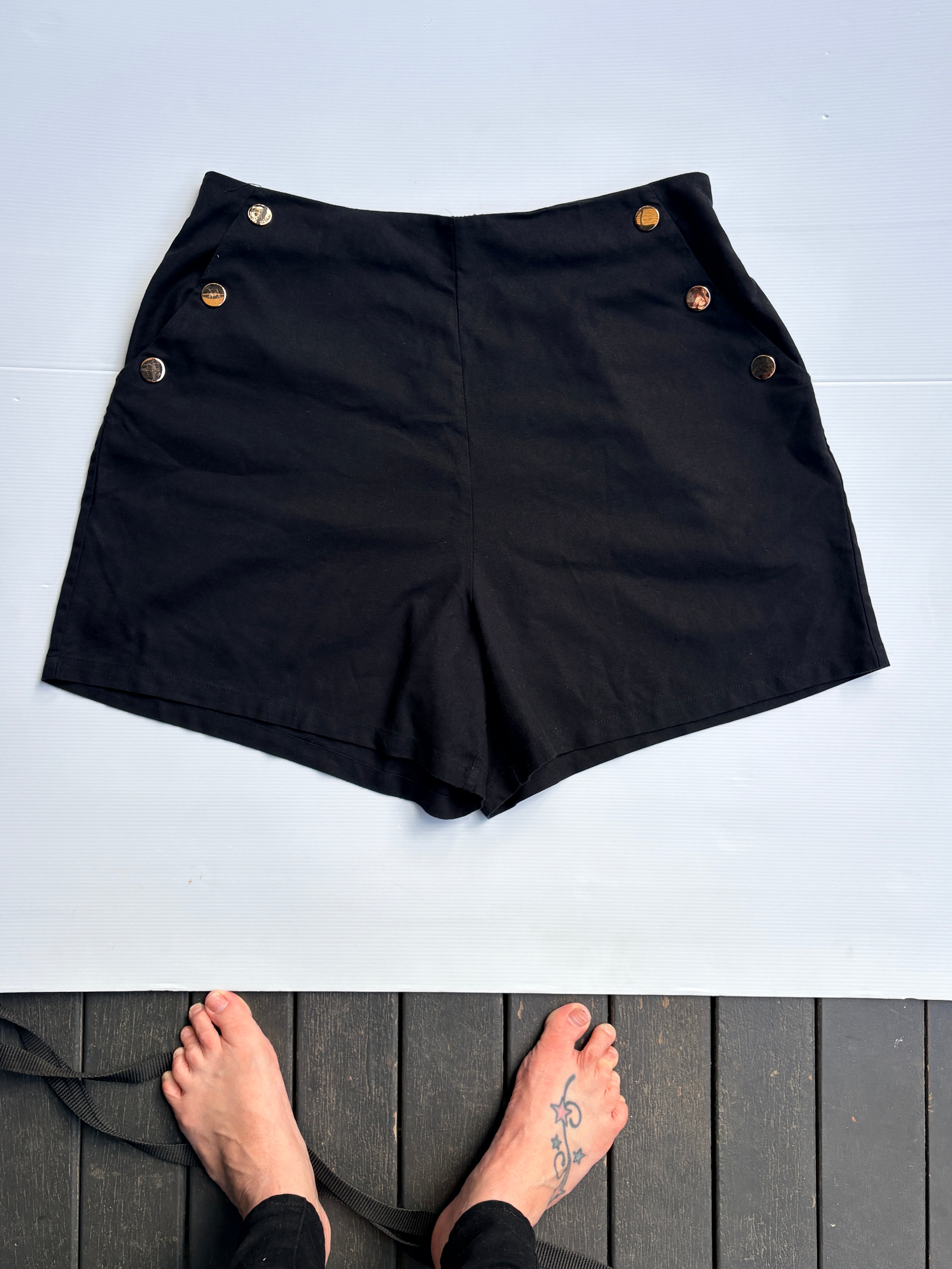 City Chic Casual Shorts Black Size S - Image 4