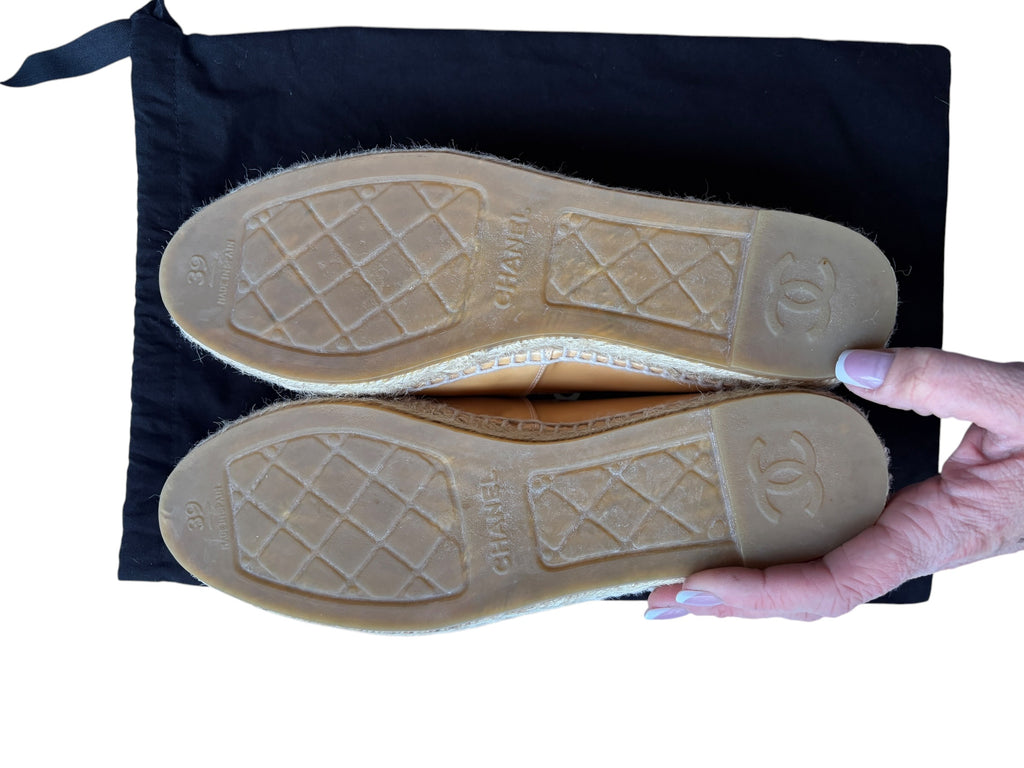 Chanel CC Logo Espadrilles - Beige Patent Leather Luxury Flats szie 39 - Image 12